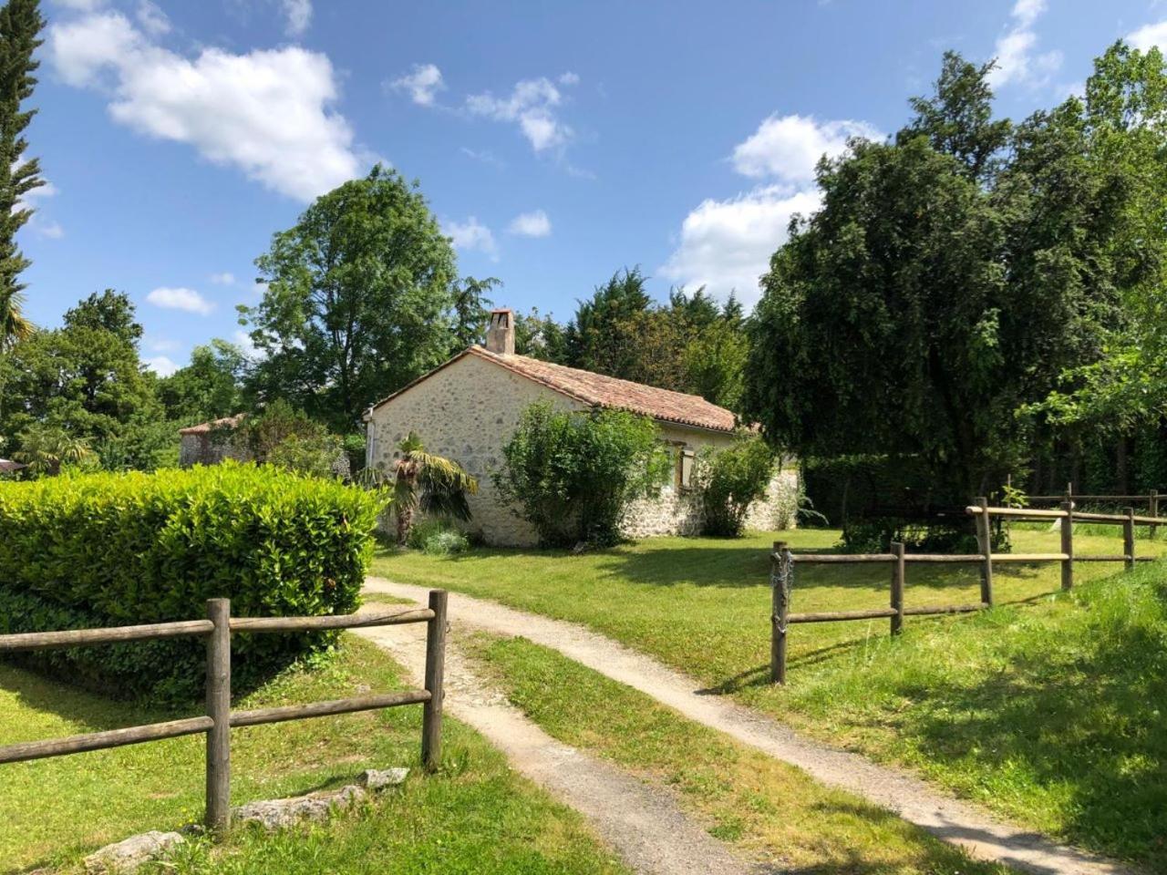 Gite Roche Blanche Lolme Exterior photo